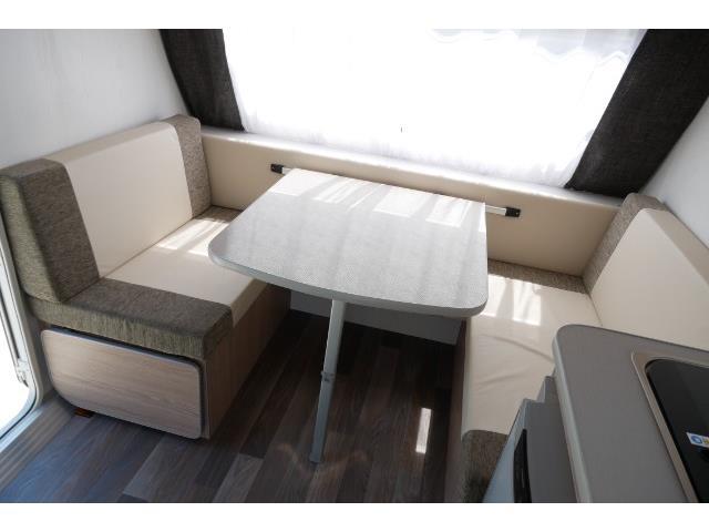 キャンピングカートレーラー