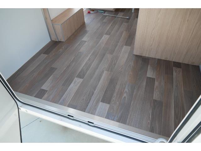 キャンピングカートレーラー