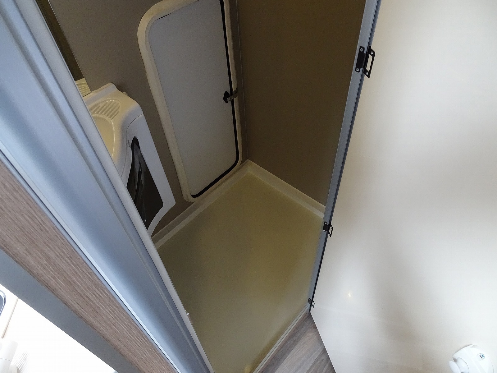 キャンピングカートレーラー