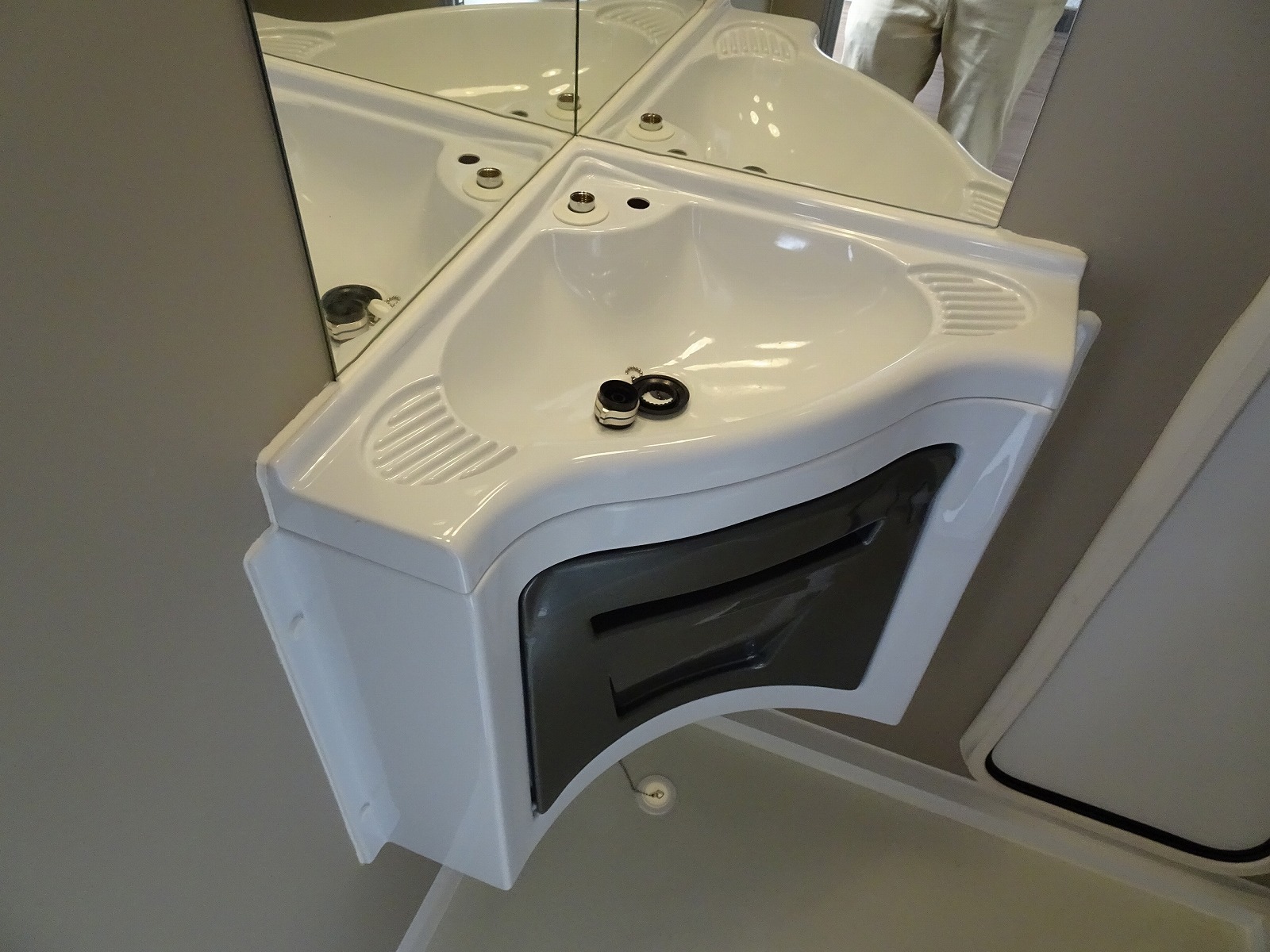 キャンピングカートレーラー