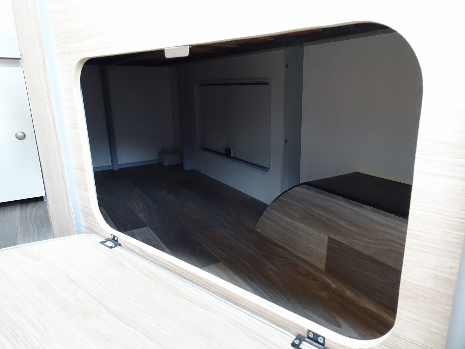 キャンピングカートレーラー