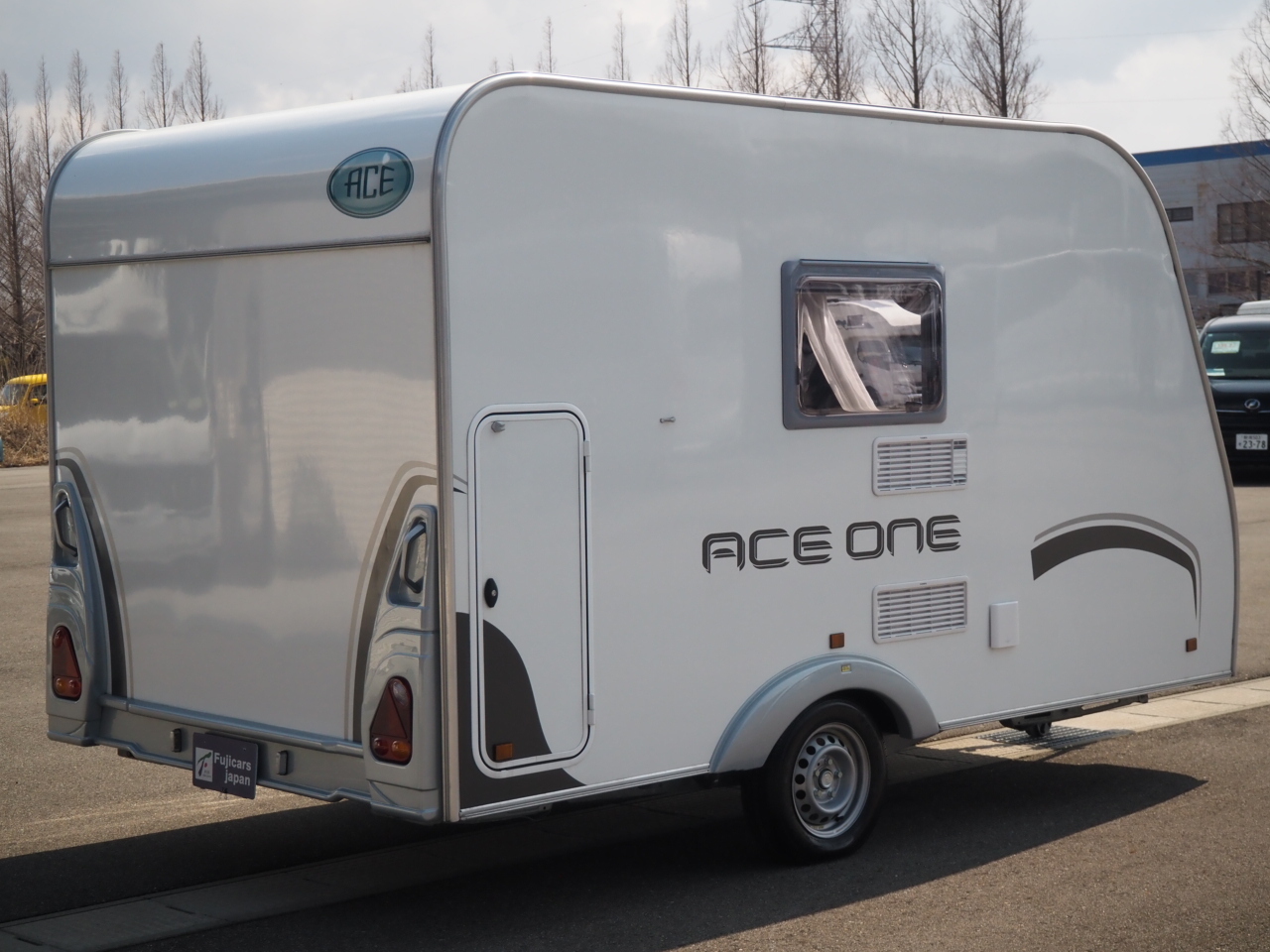 キャンピングカートレーラー