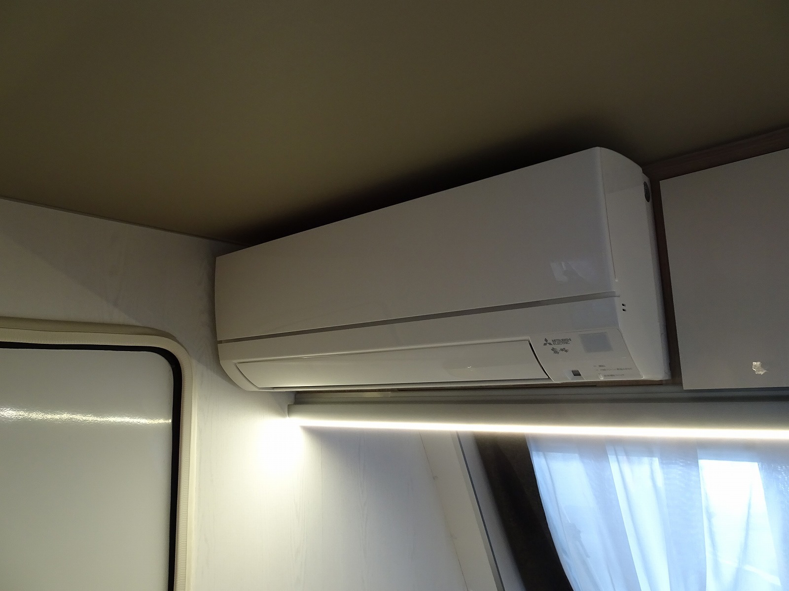 キャンピングカートレーラー