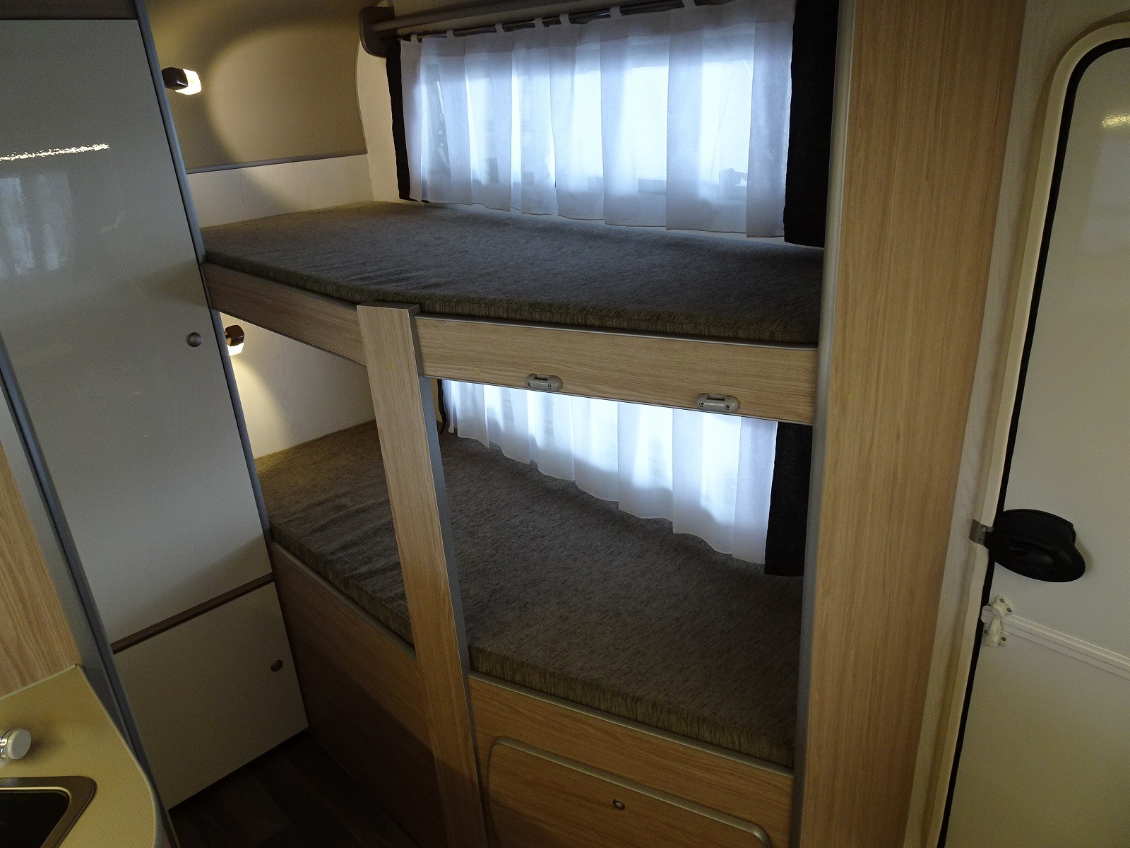 キャンピングカートレーラー