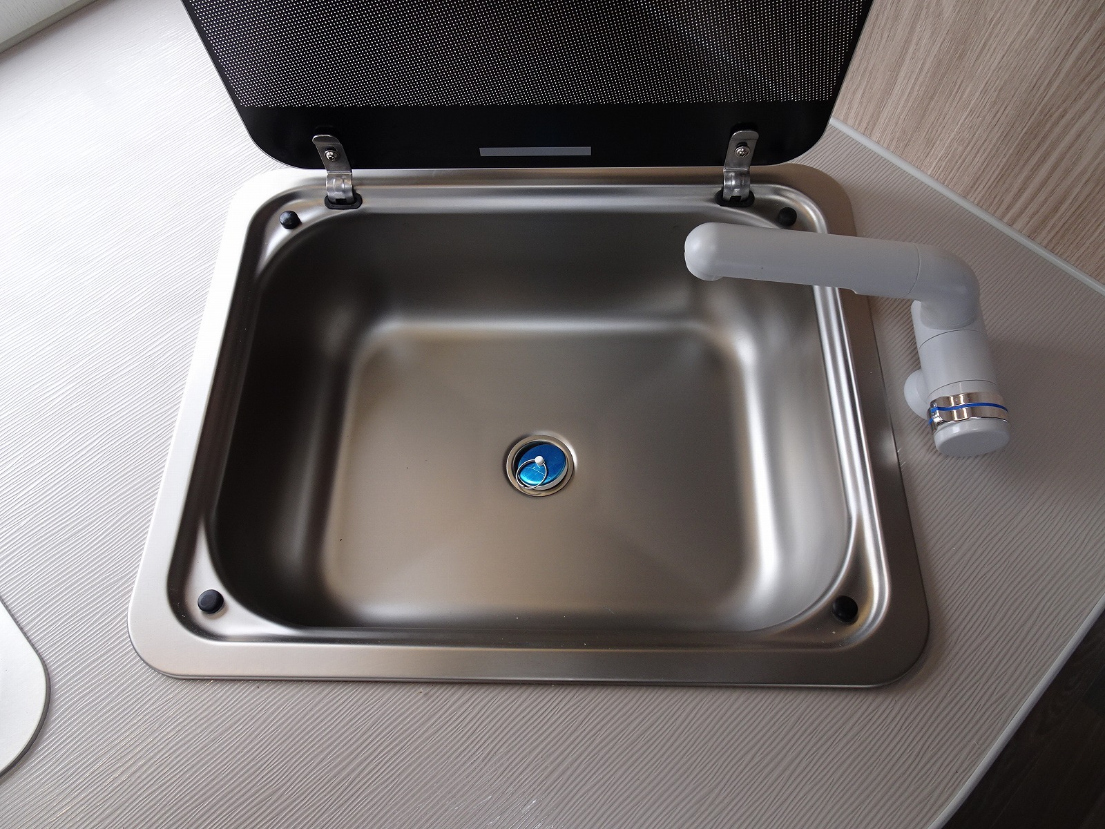 キャンピングカートレーラー