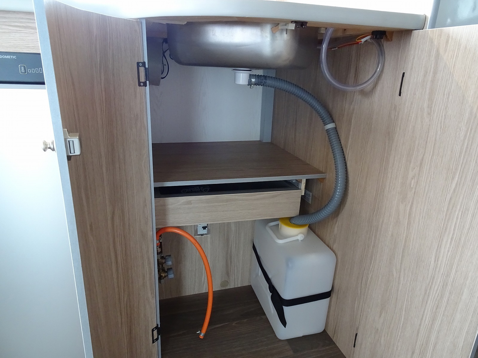 キャンピングカートレーラー