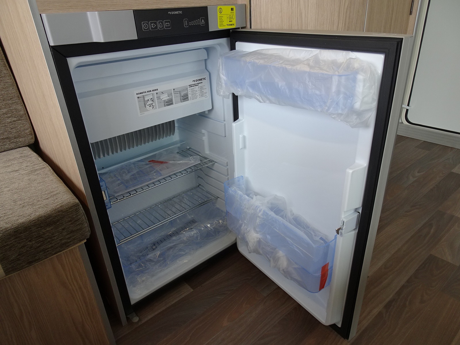 キャンピングカートレーラー