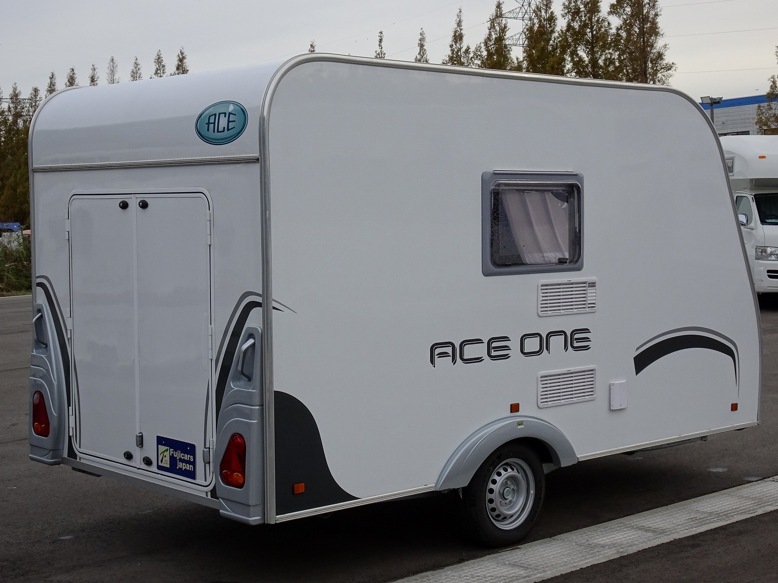 キャンピングカートレーラー