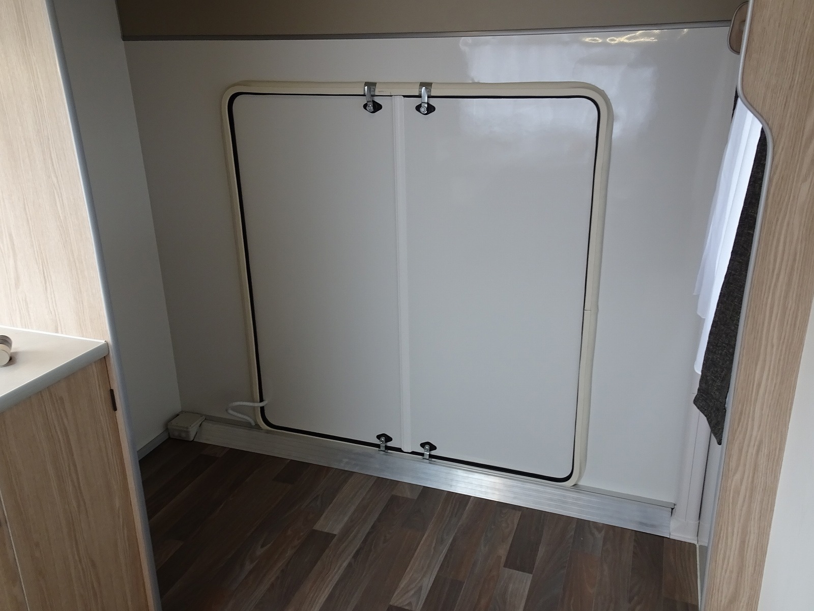 キャンピングカートレーラー