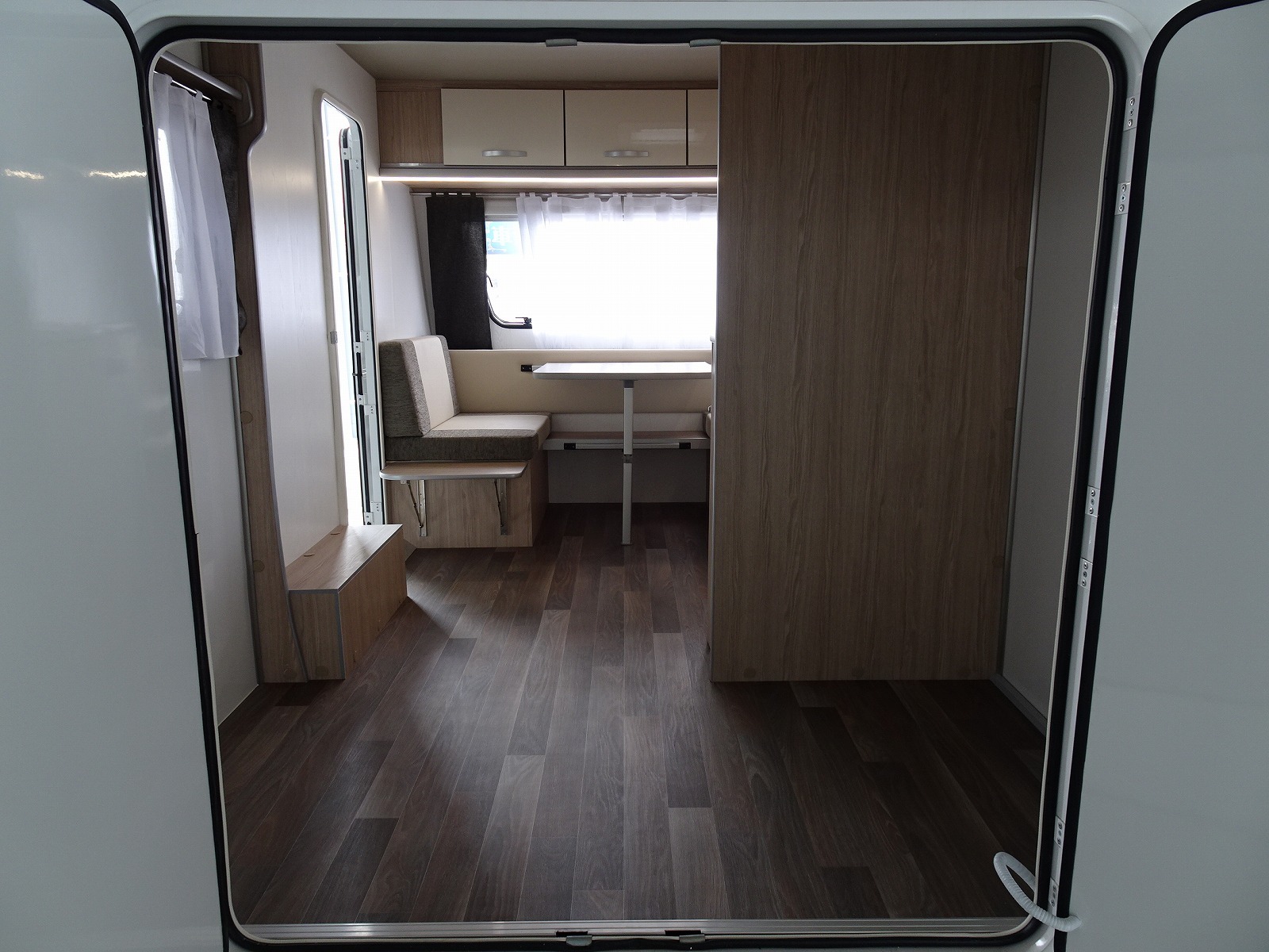 キャンピングカートレーラー