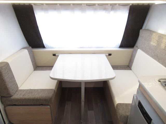 キャンピングカートレーラー