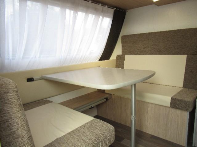 キャンピングカートレーラー