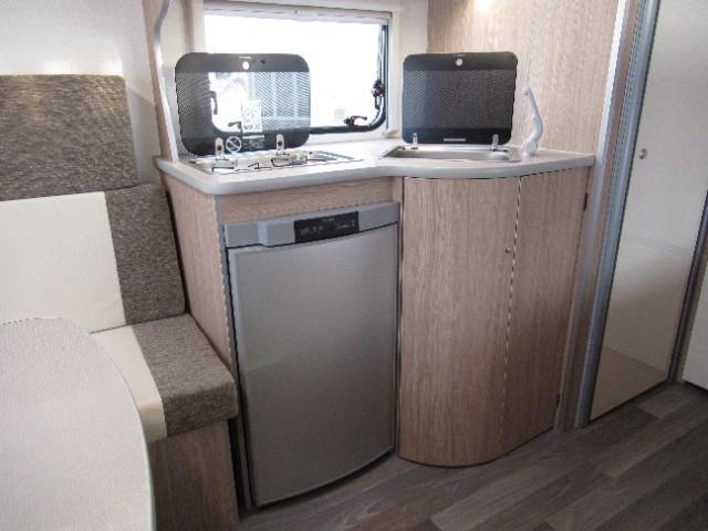 キャンピングカートレーラー