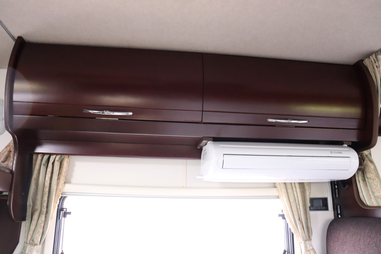 キャンピングカーキャブコン