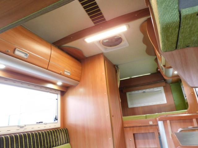 キャンピングカーキャブコン