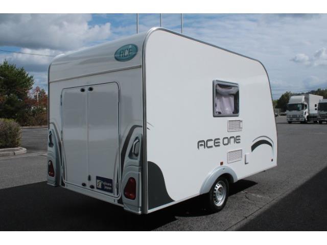 キャンピングカートレーラー