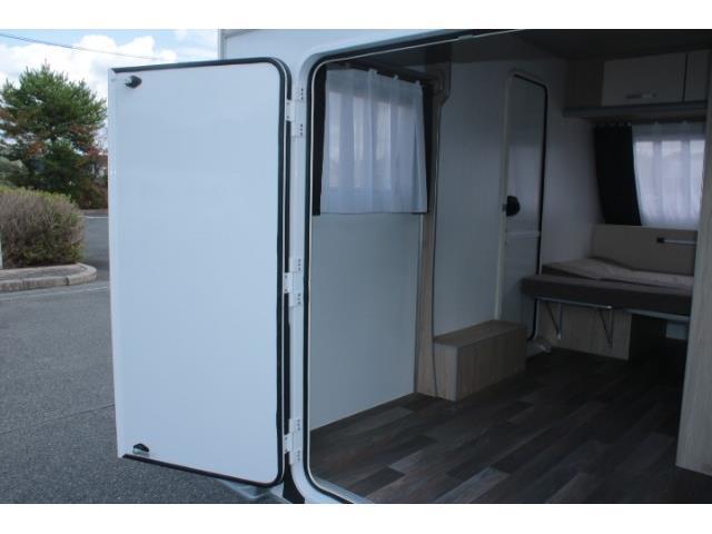 キャンピングカートレーラー