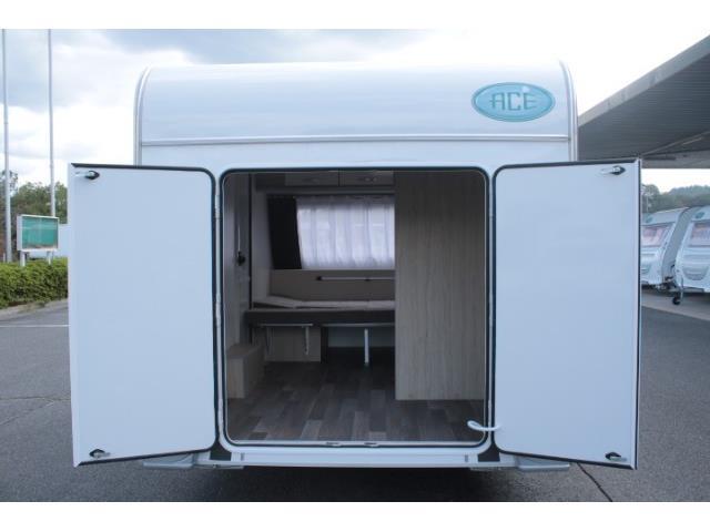 キャンピングカートレーラー