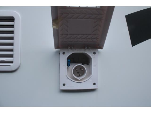 キャンピングカートレーラー