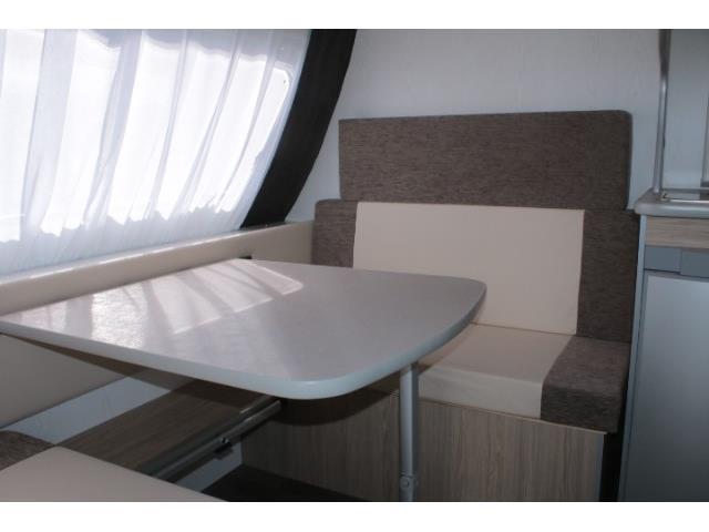 キャンピングカートレーラー