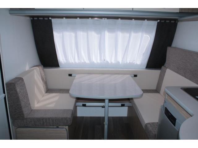 キャンピングカートレーラー