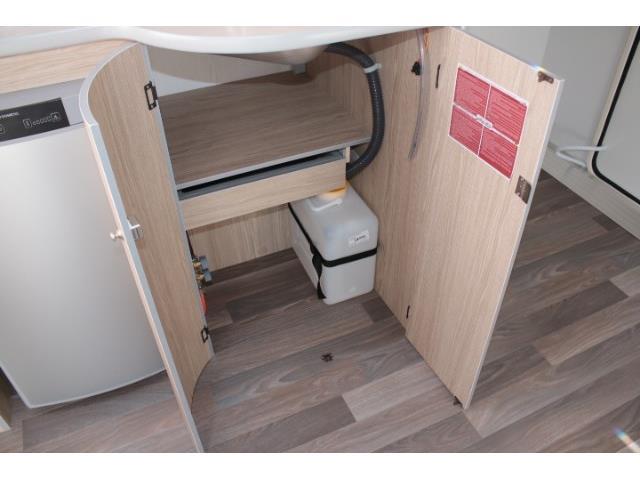 キャンピングカートレーラー