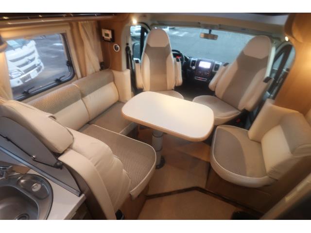 キャンピングカーキャブコン