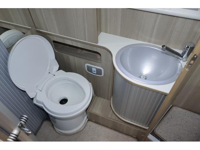 キャンピングカーバスコン