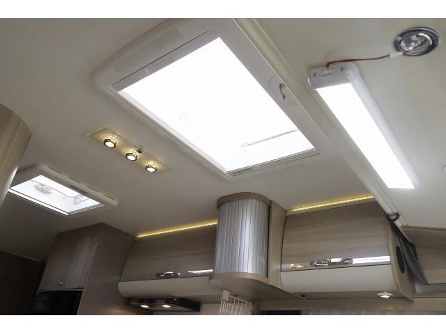 キャンピングカーバスコン