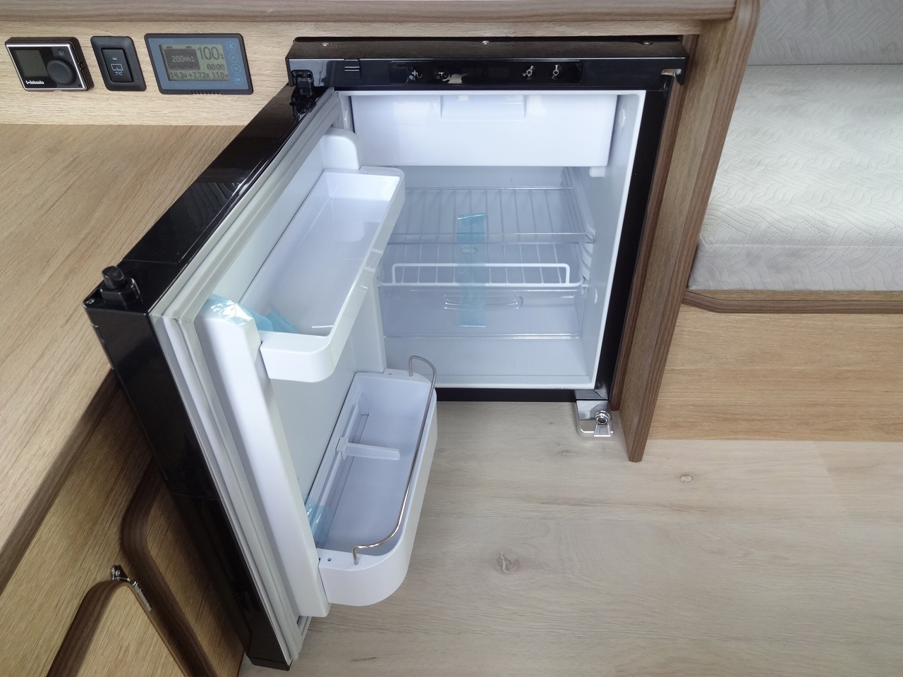 キャンピングカーバンコン