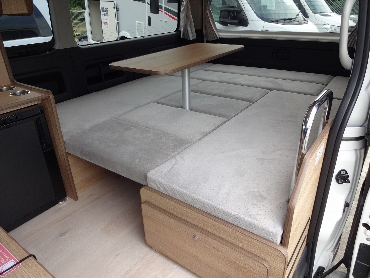 キャンピングカーバンコン