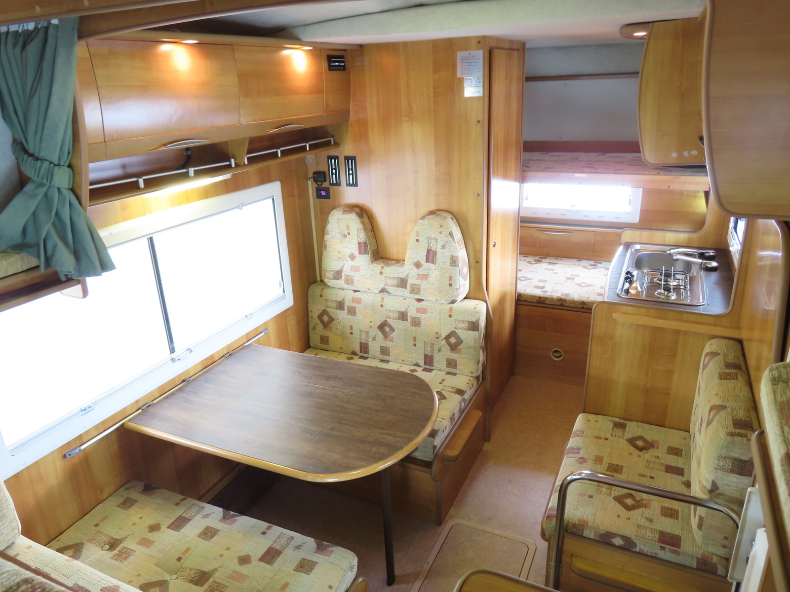 キャンピングカーキャブコン