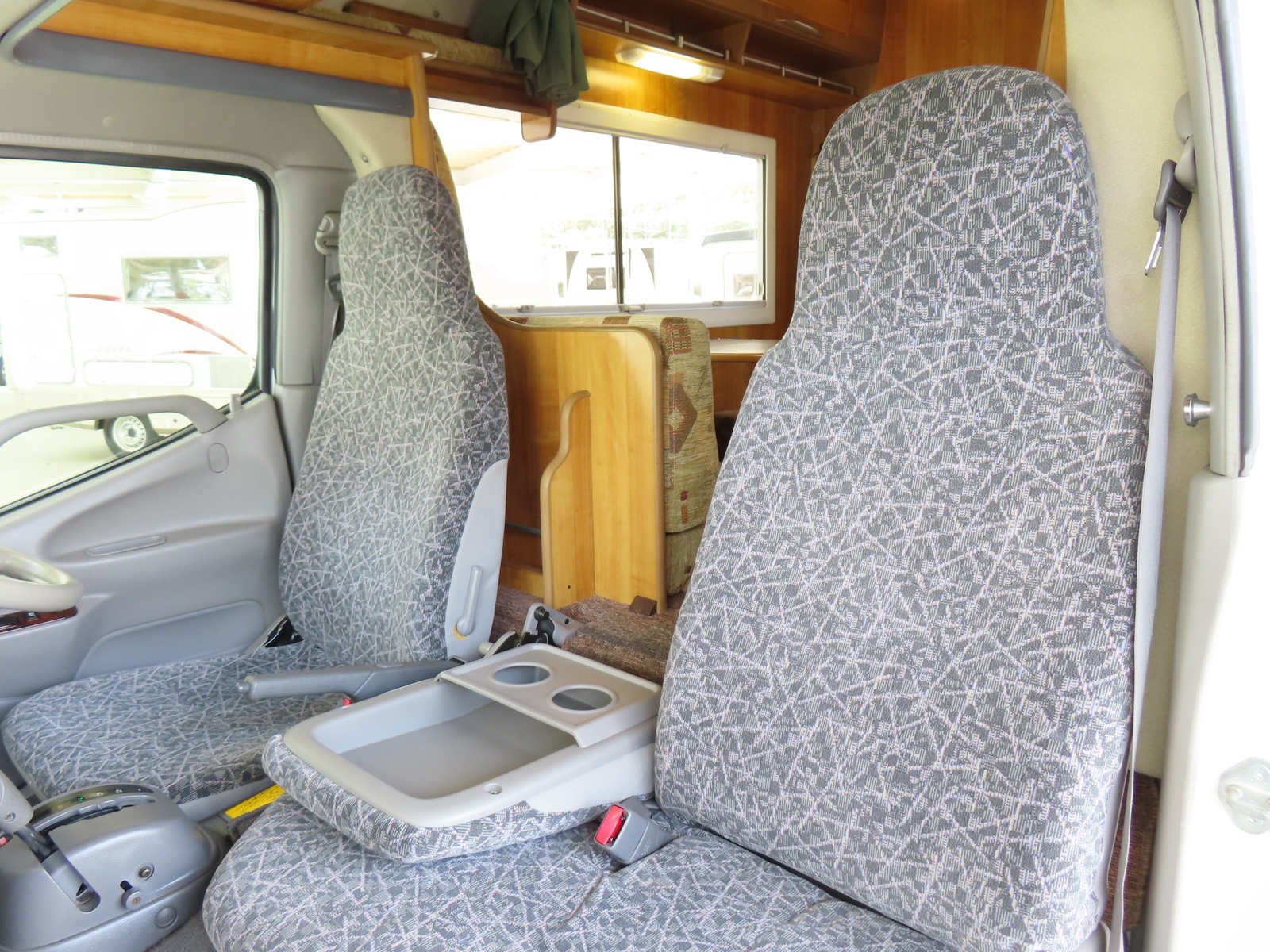 キャンピングカーキャブコン