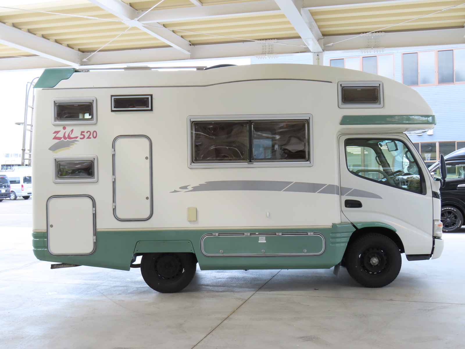 キャンピングカーキャブコン