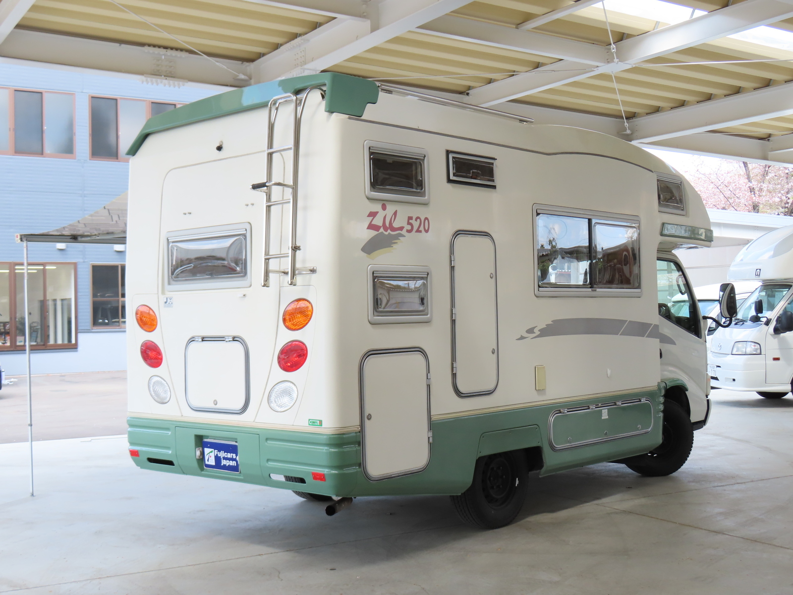 キャンピングカーキャブコン