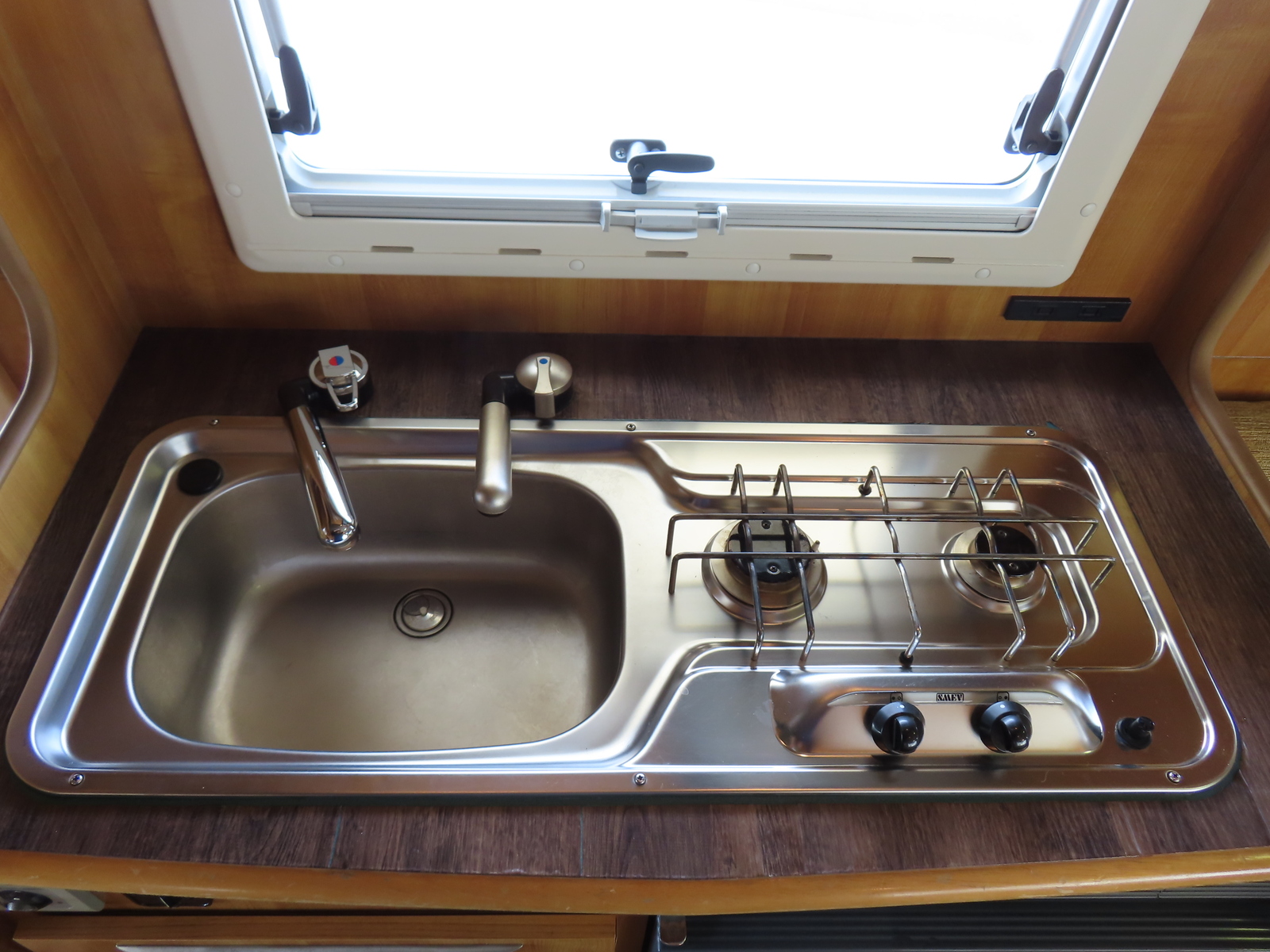 キャンピングカーキャブコン