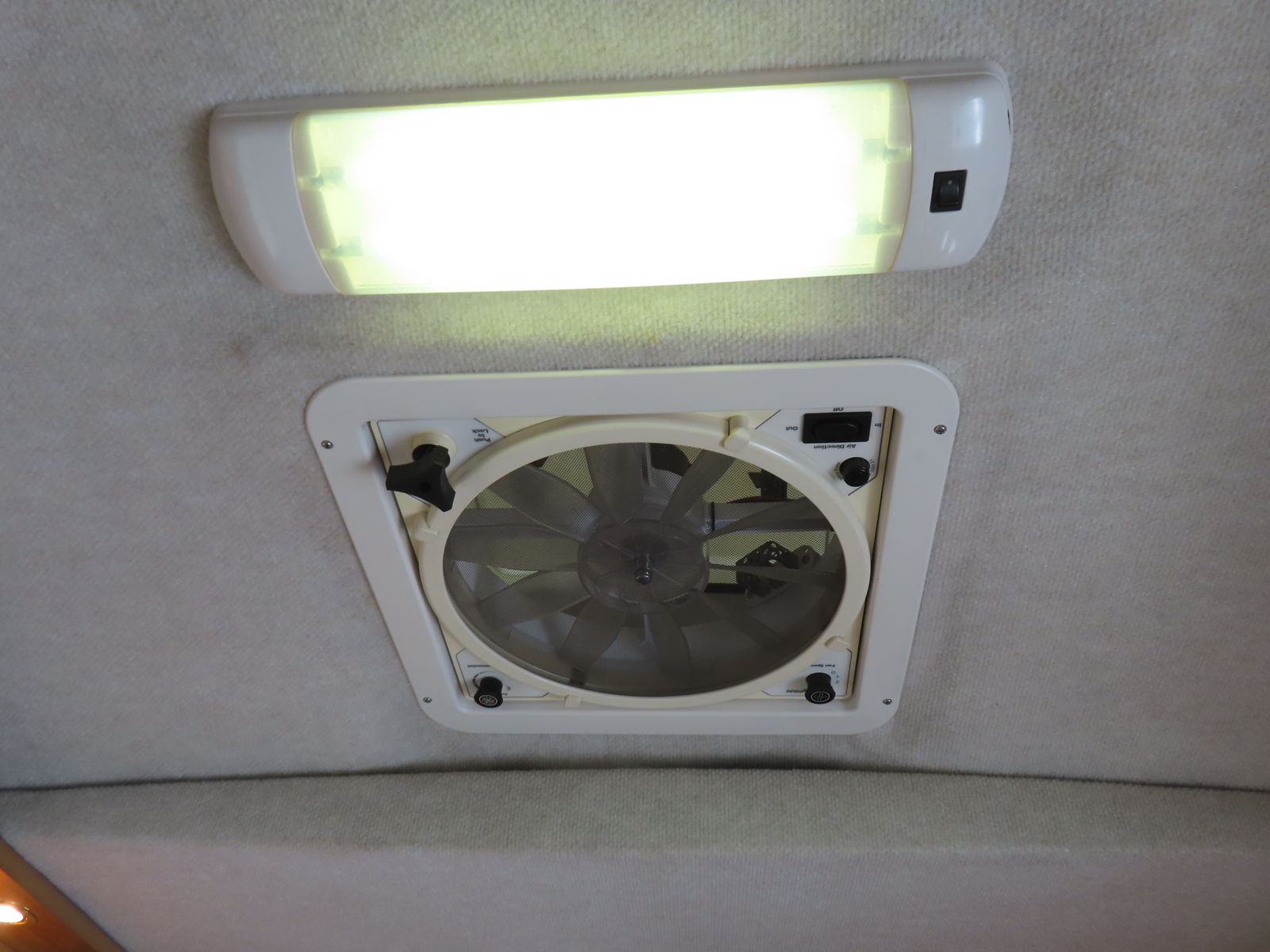 キャンピングカーキャブコン