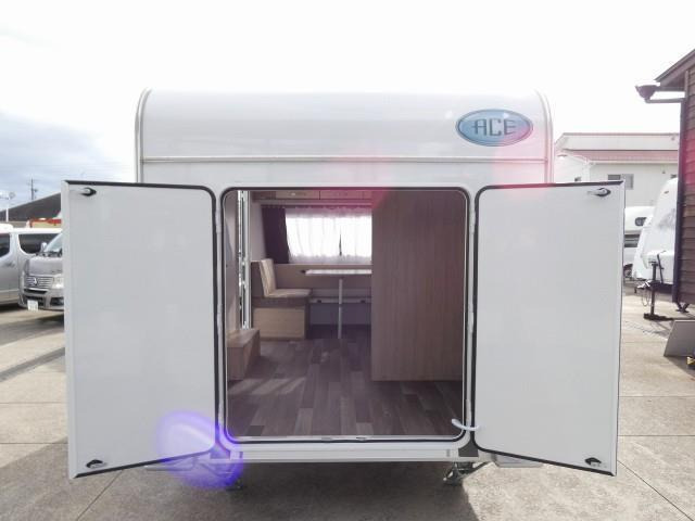 キャンピングカートレーラー