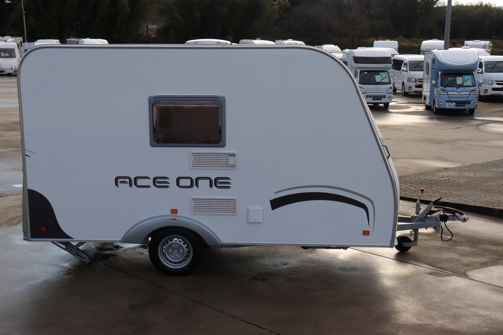 キャンピングカートレーラー