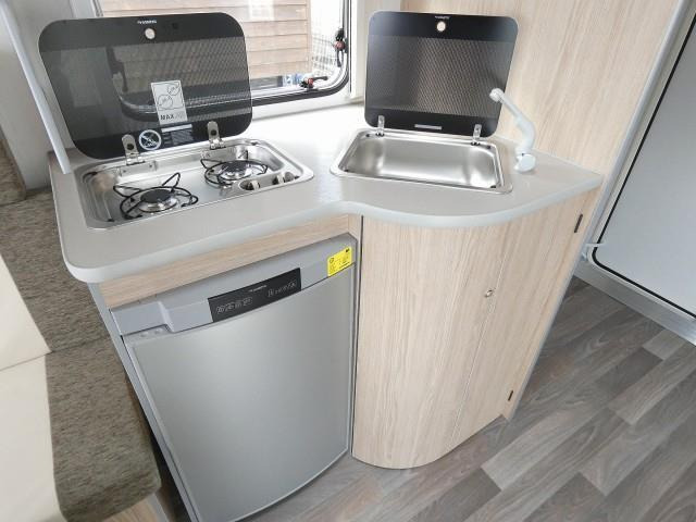 キャンピングカートレーラー