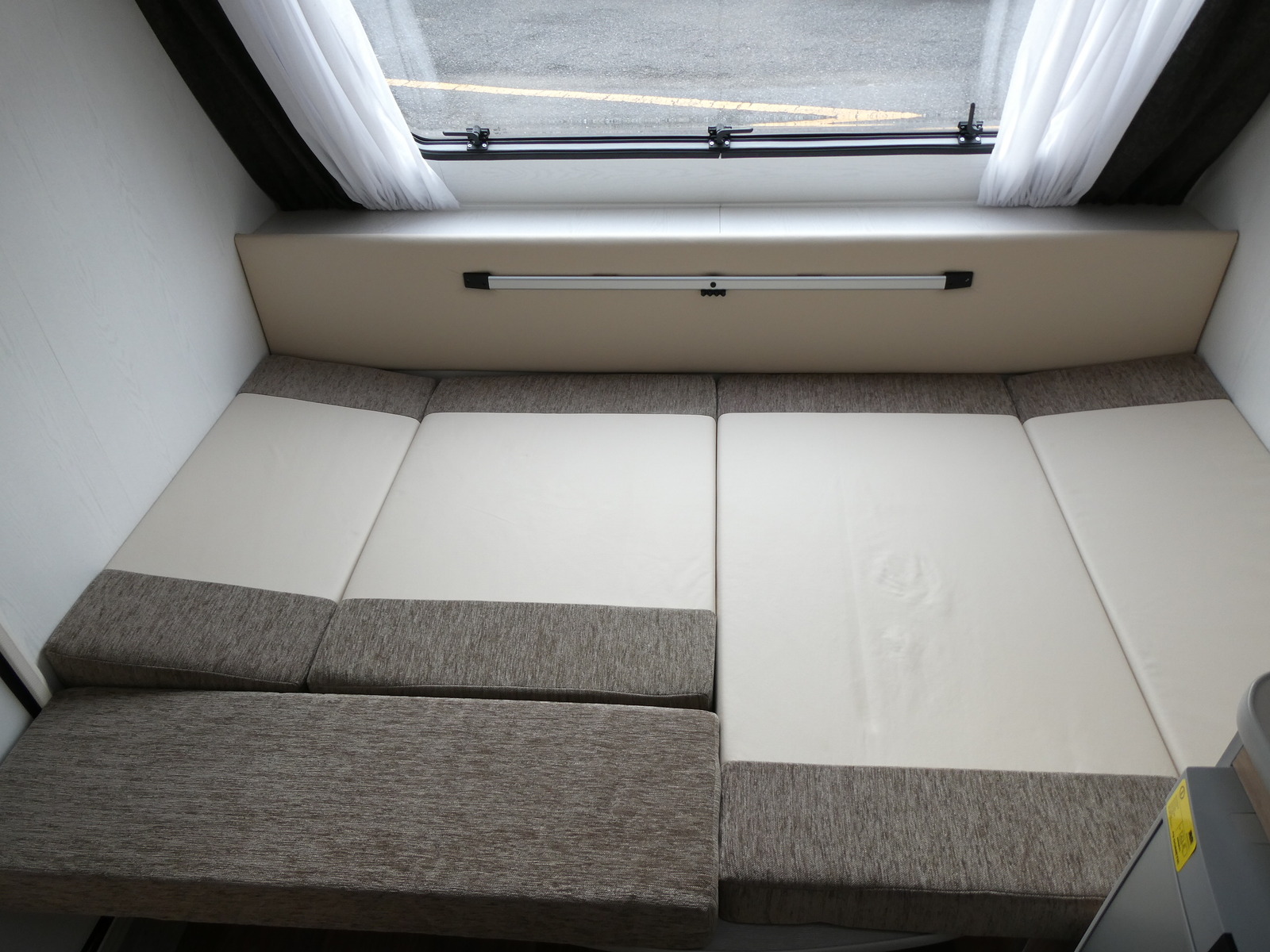 キャンピングカートレーラー