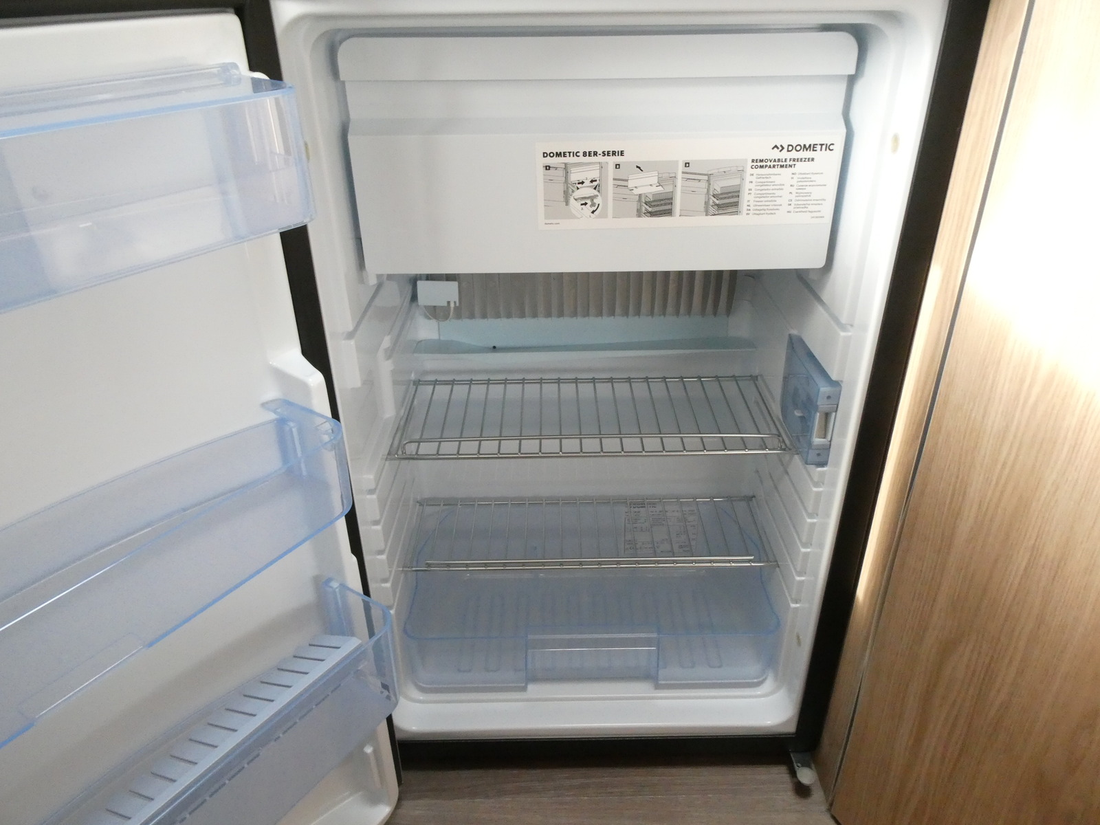 キャンピングカートレーラー