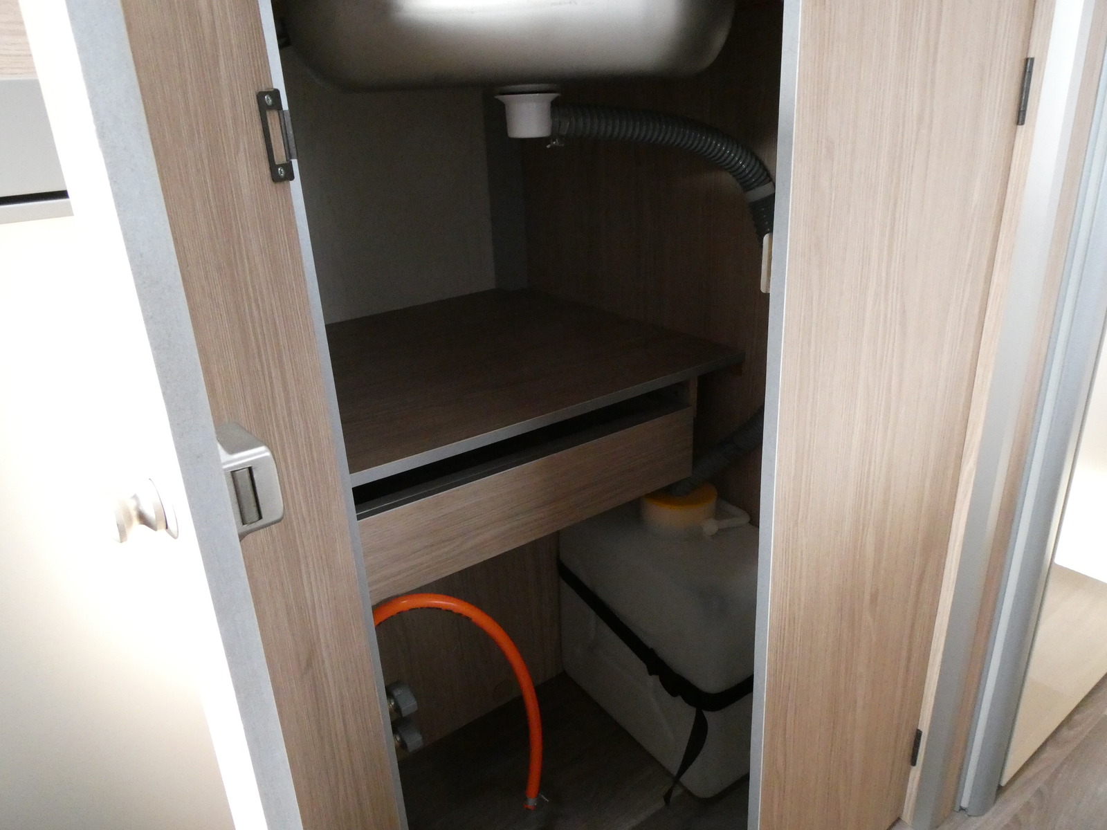 キャンピングカートレーラー