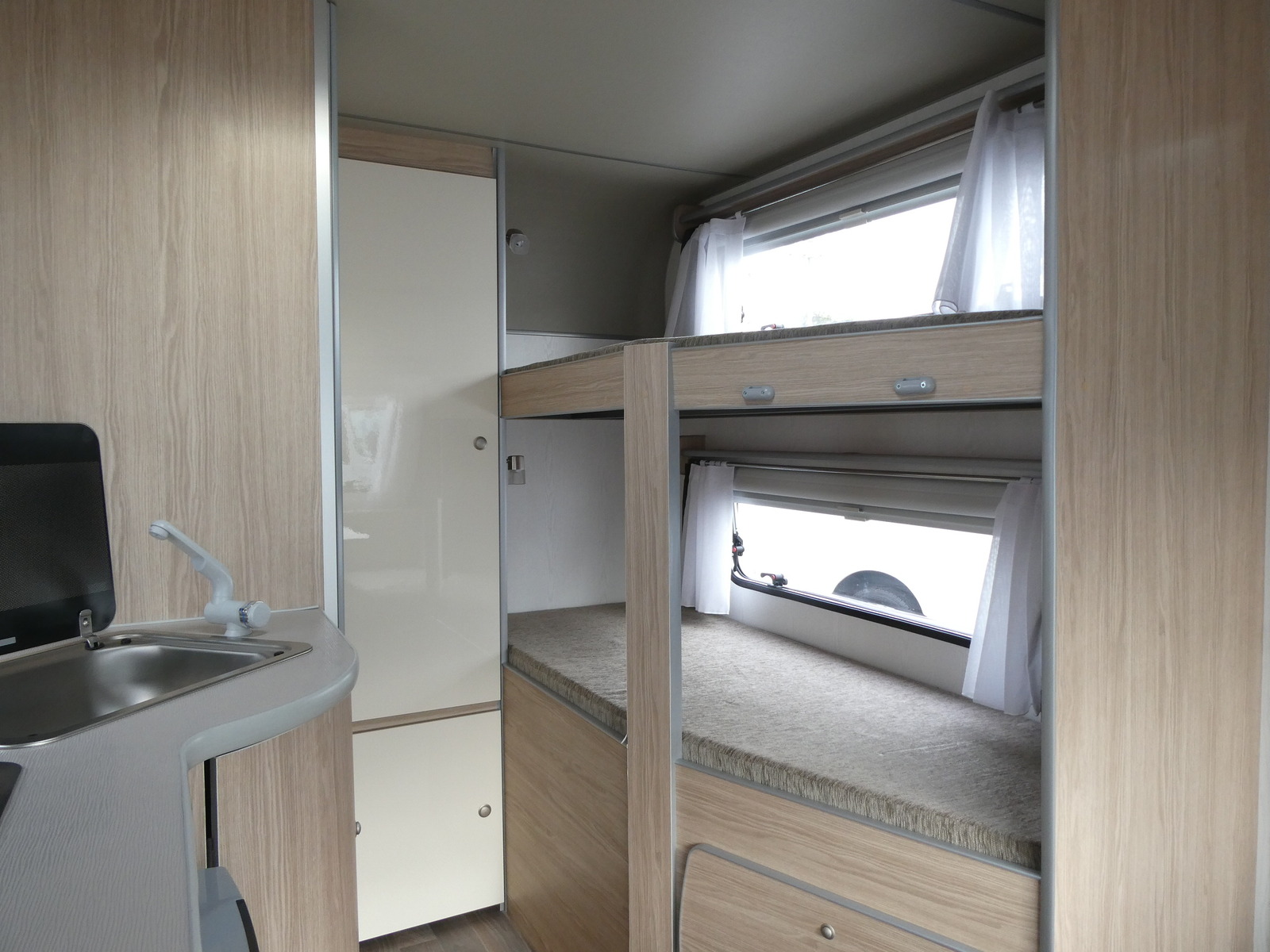 キャンピングカートレーラー