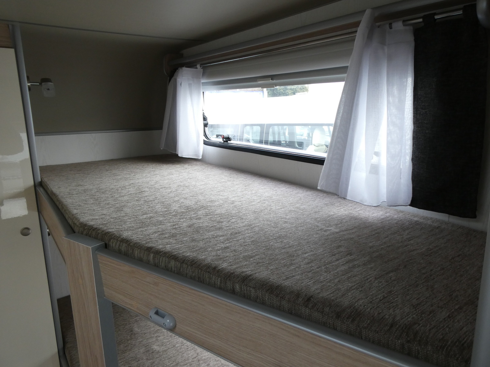 キャンピングカートレーラー