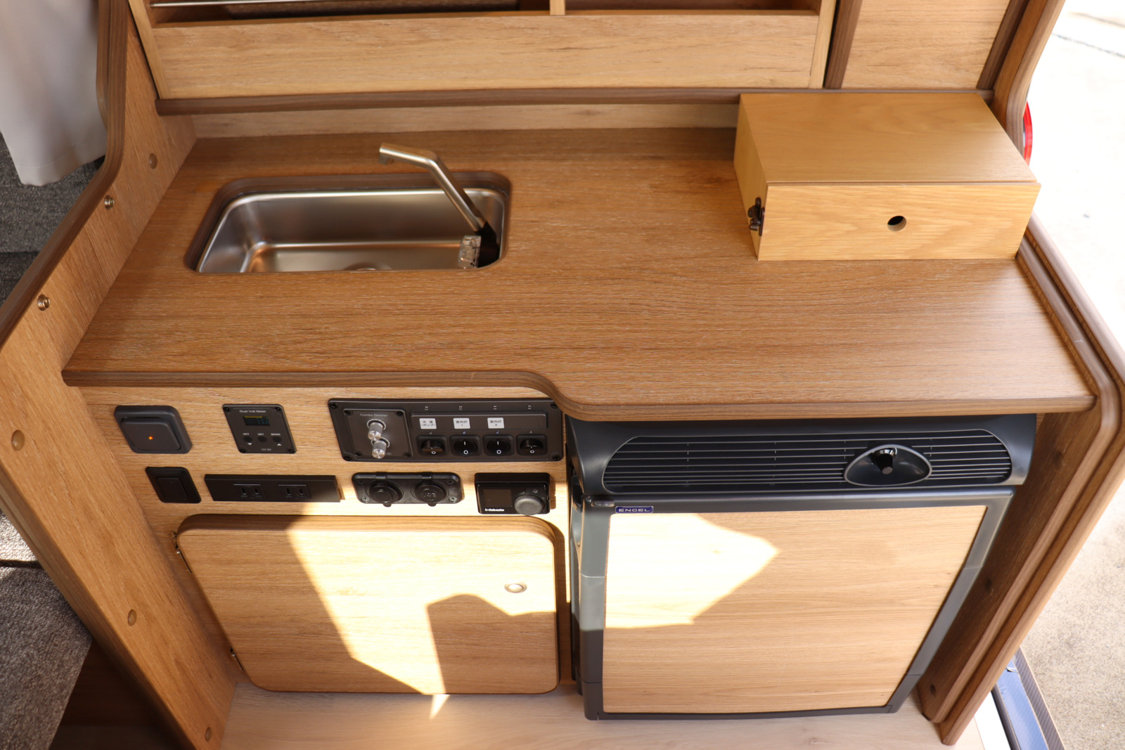 キャンピングカーバンコン