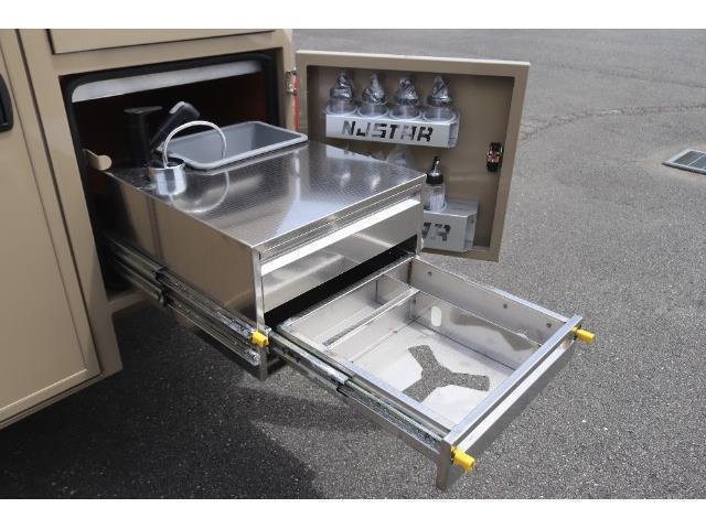 キャンピングカートレーラー