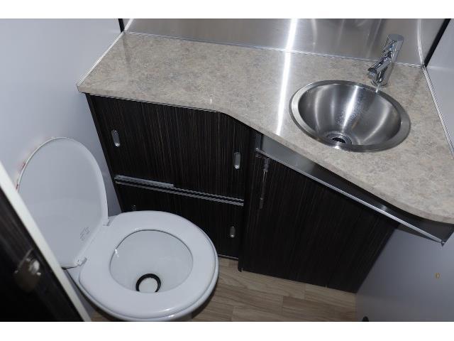 キャンピングカートレーラー