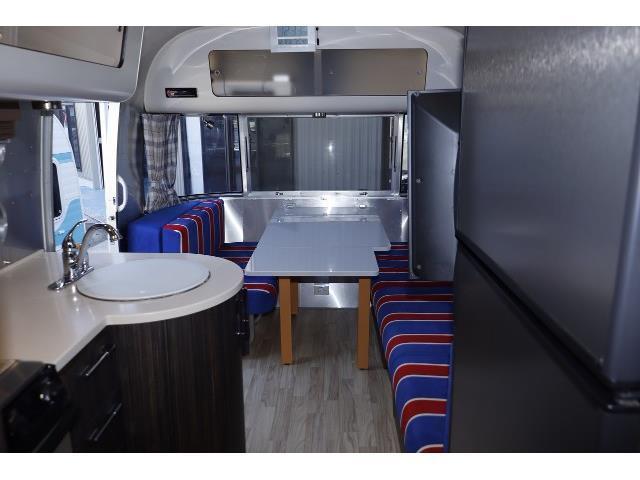 キャンピングカートレーラー