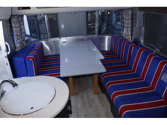 キャンピングカートレーラー